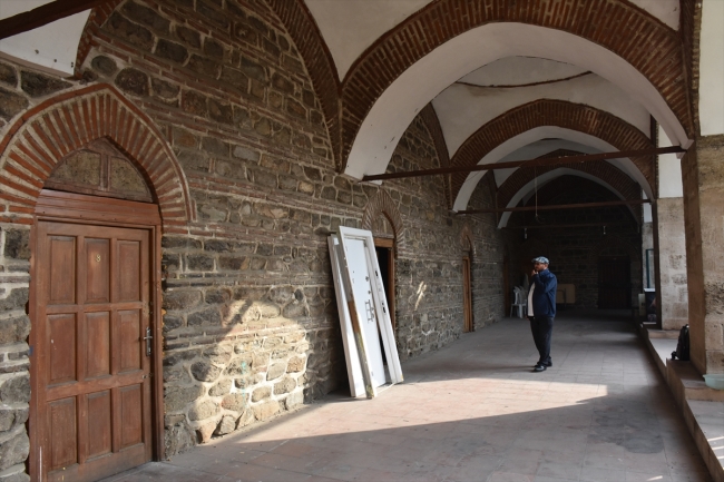 Bursa tarihi handaki çelik kapı sökülerek yerine orijinali takıldı
